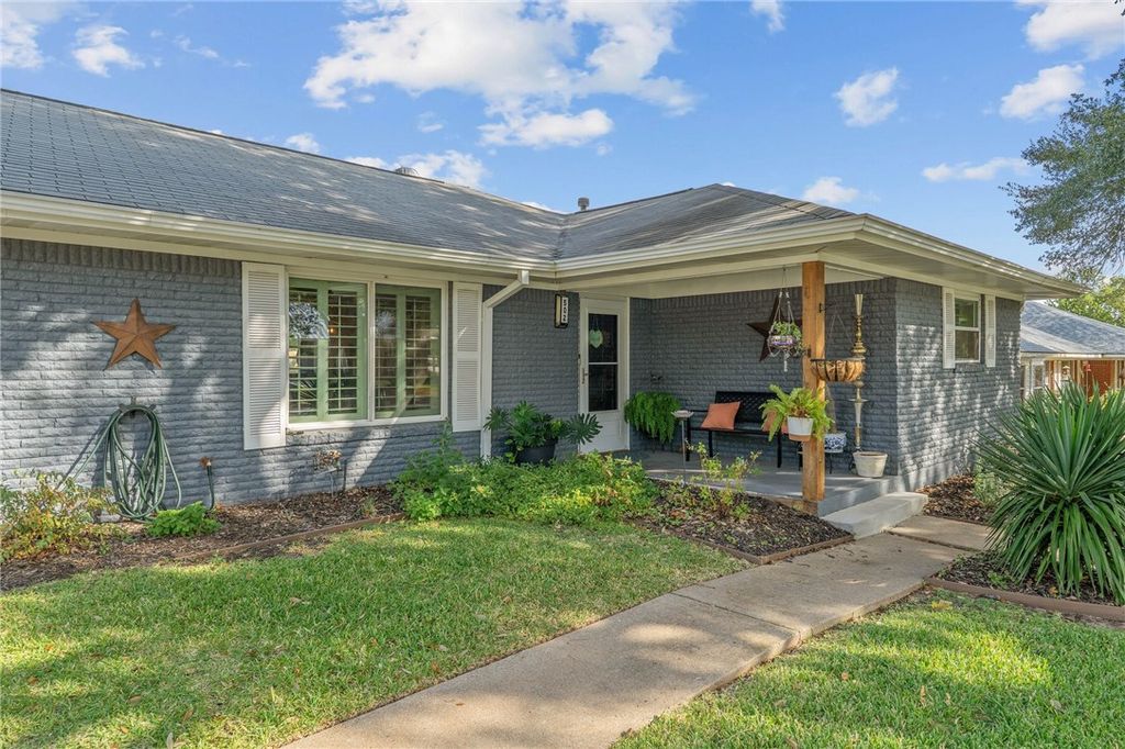 Photo of 502 Spinn Street, Brenham, TX 77833 (MLS # 25011404)