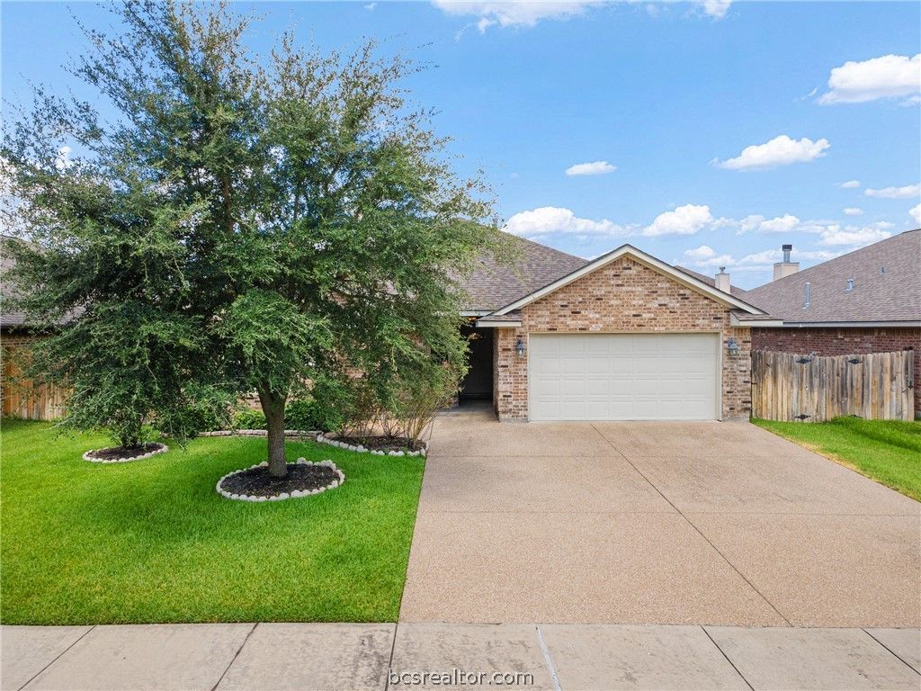 Photo of 915 Dove Run Trail, College Station, TX 77845 (MLS # 26003744)