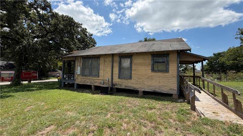 Tiny photo for 207 E Davis Street, Hearne, TX 77859 (MLS # 26009787)
