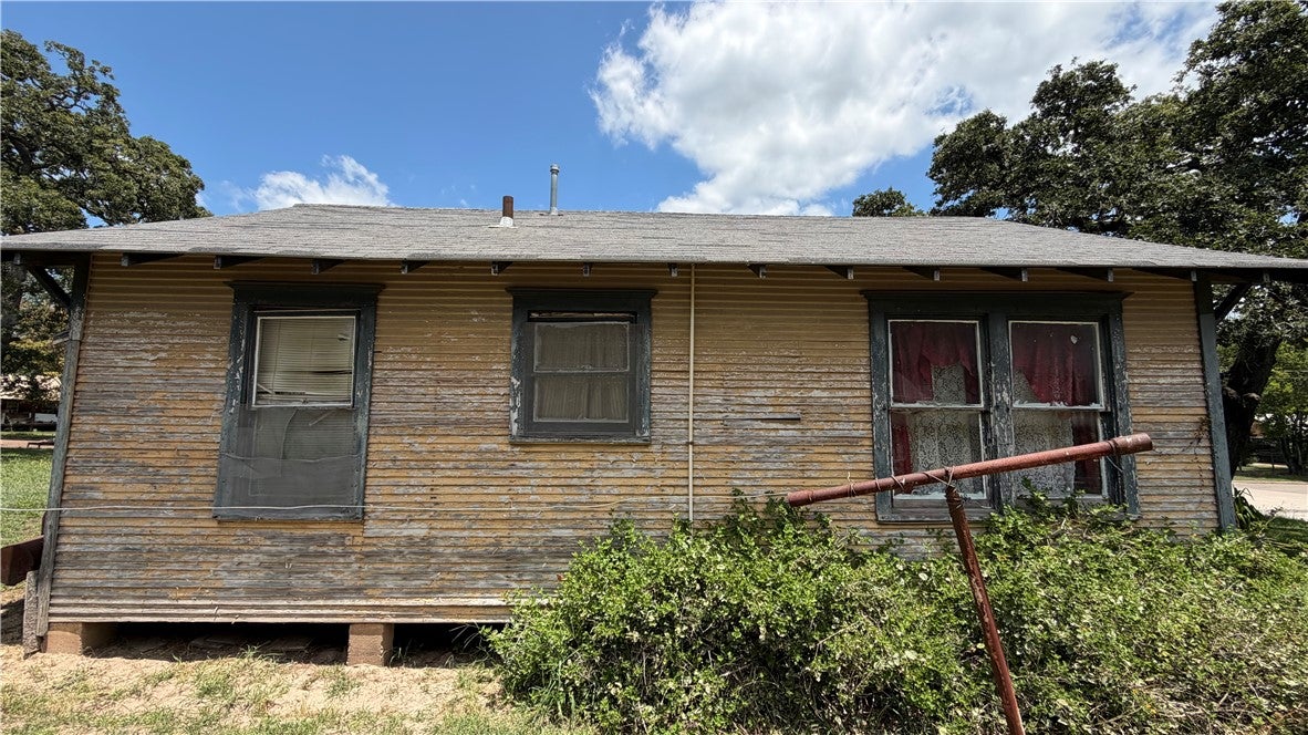 207 E Davis Street