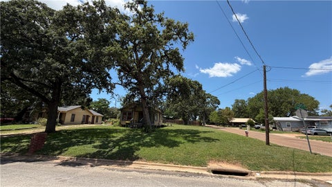 Tiny photo for 207 E Davis Street, Hearne, TX 77859 (MLS # 26009787)