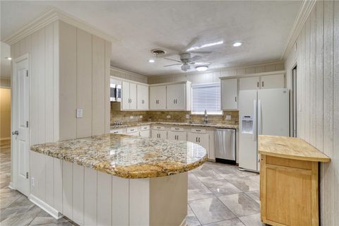 Tiny photo for 102 W Marietta Street, Madisonville, TX 77864 (MLS # 26002276)