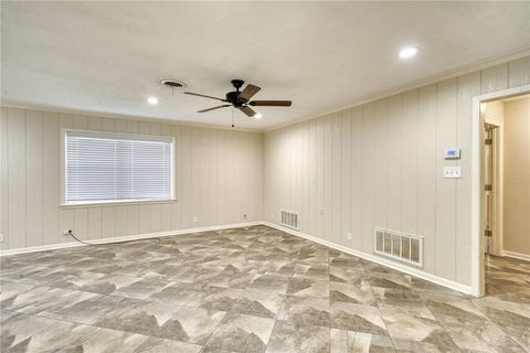 Tiny photo for 102 W Marietta Street, Madisonville, TX 77864 (MLS # 26002276)