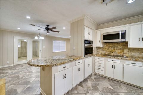 Tiny photo for 102 W Marietta Street, Madisonville, TX 77864 (MLS # 26002276)