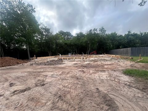 Tiny photo for 2121 Manning Way, Bryan, TX 77803 (MLS # 26006712)