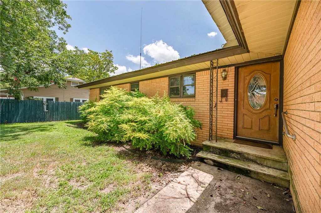 Photo of 409 W Buffalo Street, Caldwell, TX 77836 (MLS # 26001360)