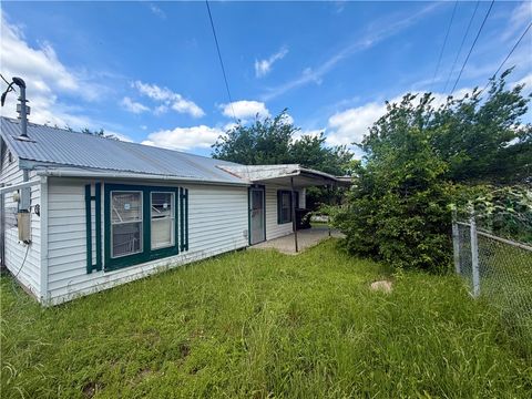 Tiny photo for 808 W Boundary Street, Giddings, TX 78942 (MLS # 26005501)