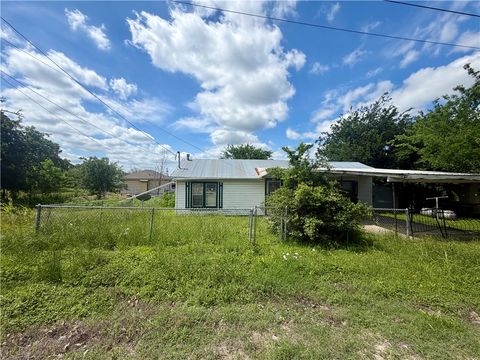 Tiny photo for 808 W Boundary Street, Giddings, TX 78942 (MLS # 26005501)