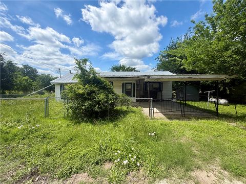 Photo of 808 W Boundary Street, Giddings, TX 78942 (MLS # 26005501)
