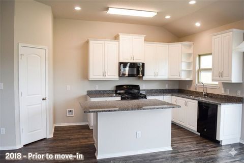 Tiny photo for 802 Mockingbird Street, Navasota, TX 77868 (MLS # 26005259)