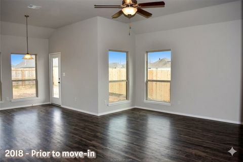 Tiny photo for 802 Mockingbird Street, Navasota, TX 77868 (MLS # 26005259)