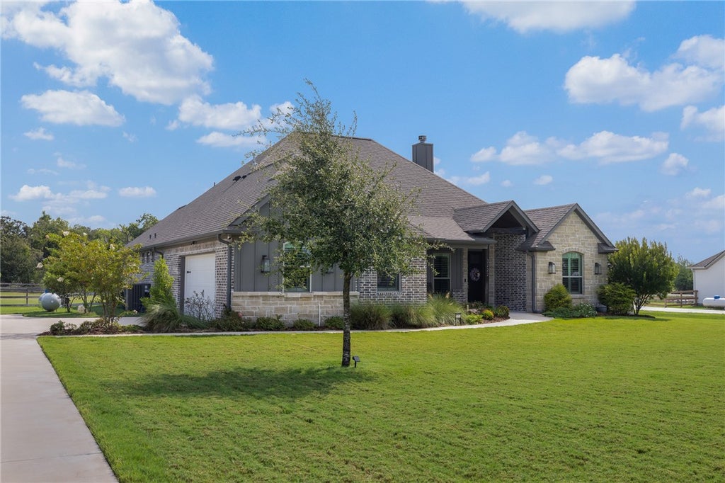 Photo of 3222 Hunters Crossing Trail, Bryan, TX 77808 (MLS # 26010243)