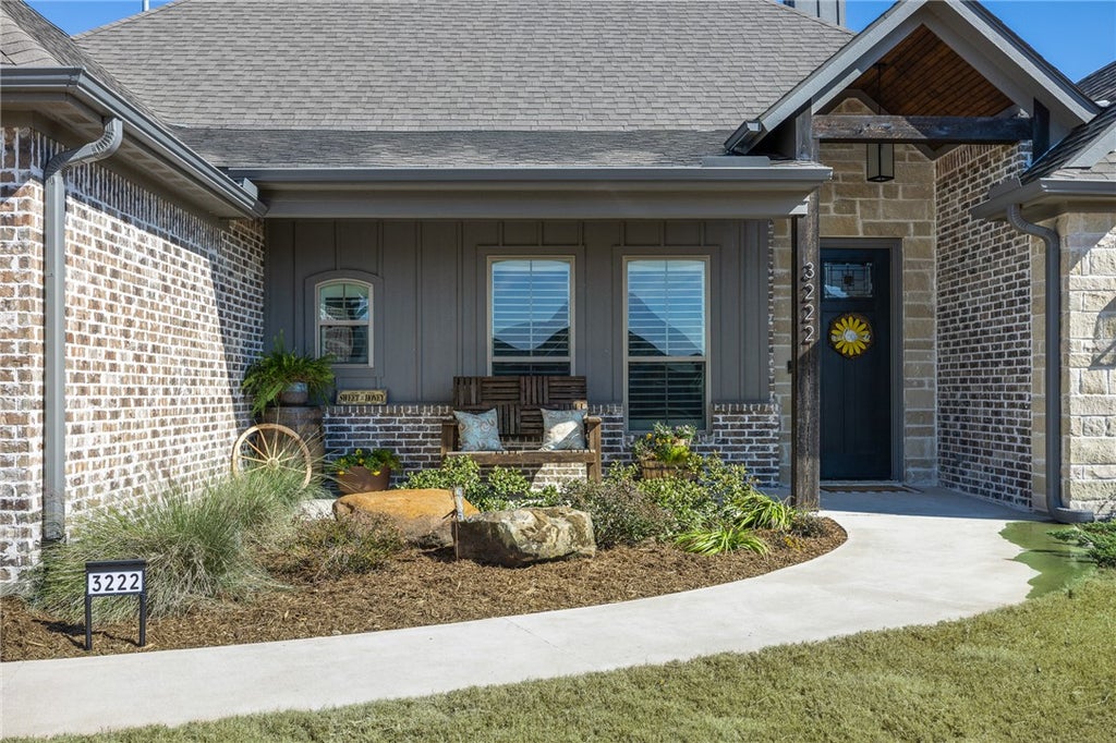 Photo of 3222 Hunters Crossing Trail, Bryan, TX 77808 (MLS # 26010243)