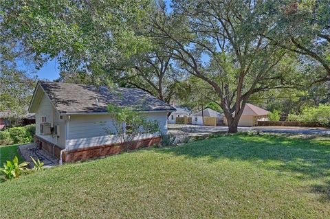 Tiny photo for 101 E Bryan St, Brenham, TX 77833 (MLS # 25010501)