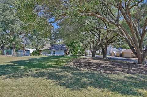 Tiny photo for 101 E Bryan St, Brenham, TX 77833 (MLS # 25010501)
