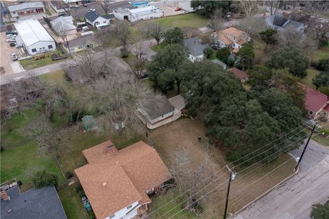 Tiny photo for 101 E Bryan St, Brenham, TX 77833 (MLS # 25010501)