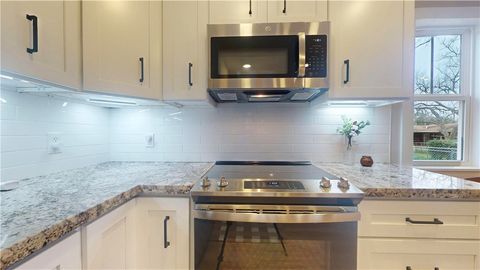 Tiny photo for 101 E Bryan St, Brenham, TX 77833 (MLS # 25010501)