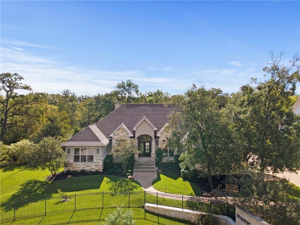 Photo of 3401 Mahogany Drive, Bryan, TX 77807 (MLS # 25005348)