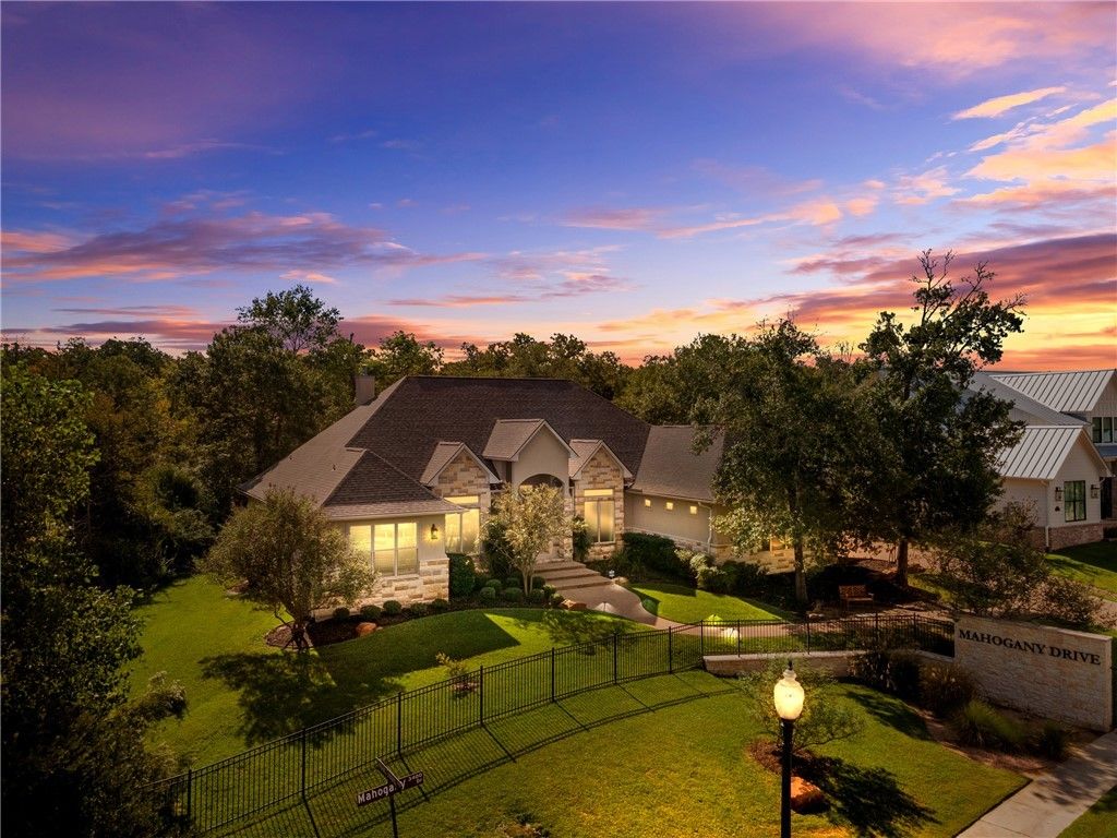 Photo of 3401 Mahogany Drive, Bryan, TX 77807 (MLS # 25005348)