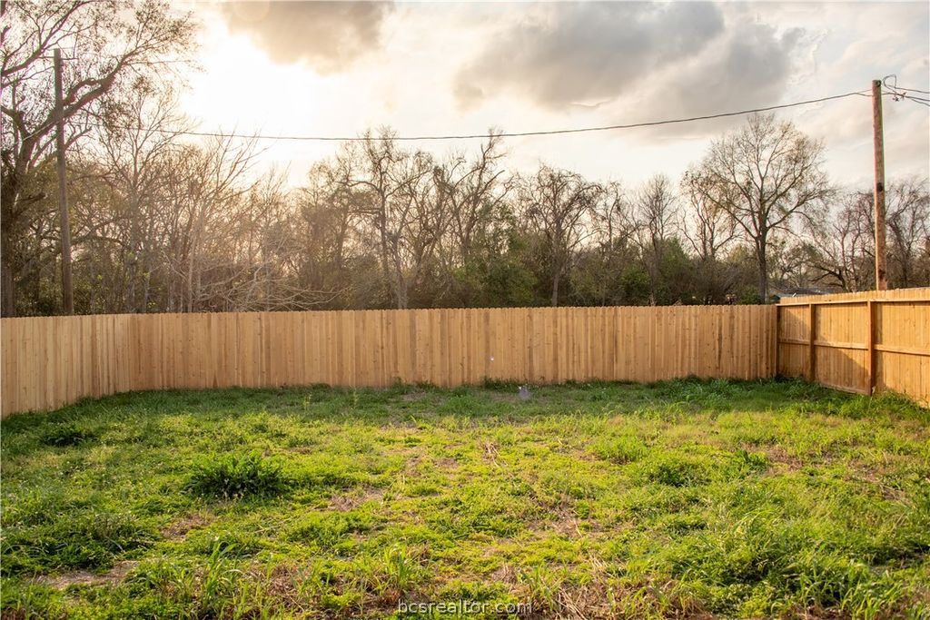 Photo of 515 16th Street, Hempstead, TX 77445 (MLS # 26005885)