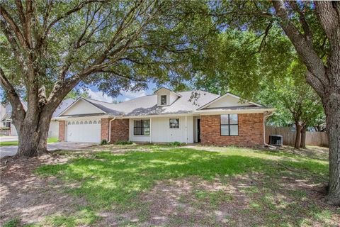 Photo of 812 Woodson Drive, Caldwell, TX 77836 (MLS # 25010847)