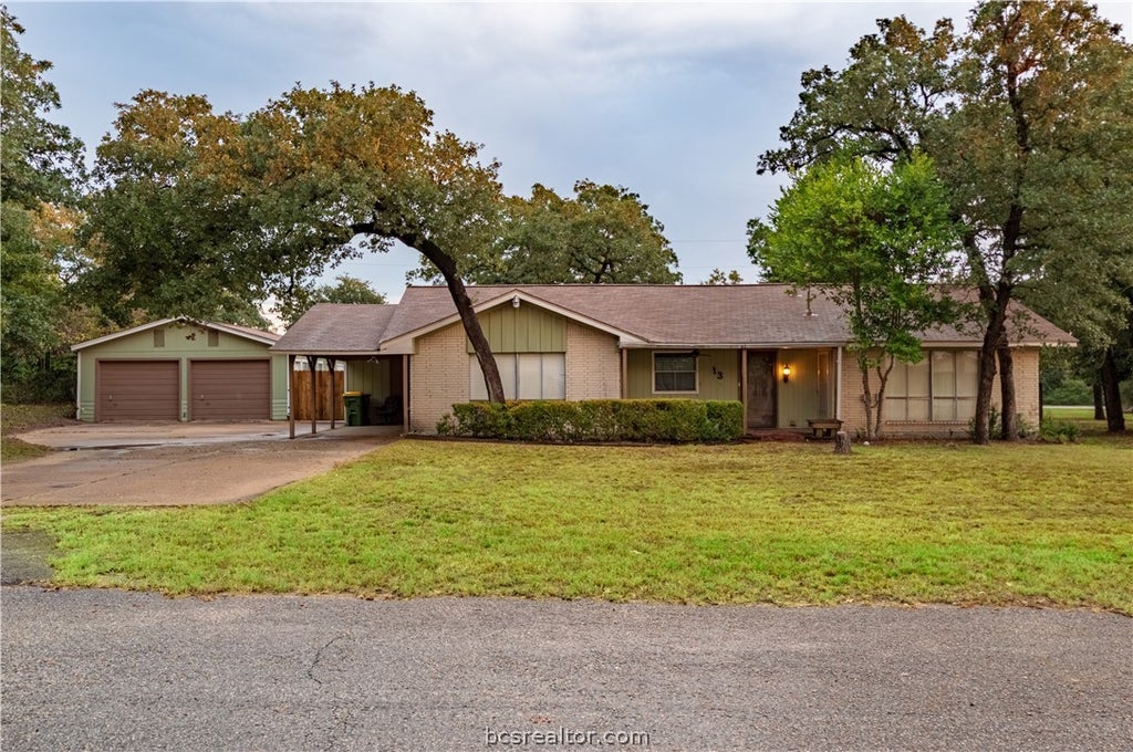 Photo of 195 Gloccomora Lane, Hilltop Lakes, TX 77871 (MLS # 26011158)