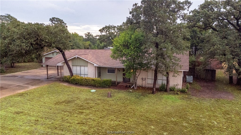 Photo of 195 Gloccomora Lane, Hilltop Lakes, TX 77871 (MLS # 26011158)