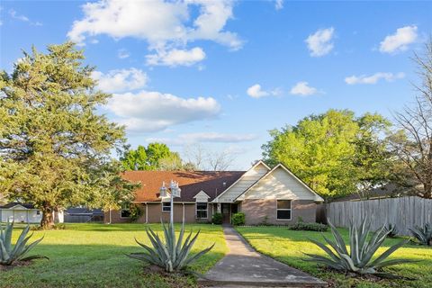 Photo of 1519 Everitt Street, Navasota, TX 77868 (MLS # 26005368)