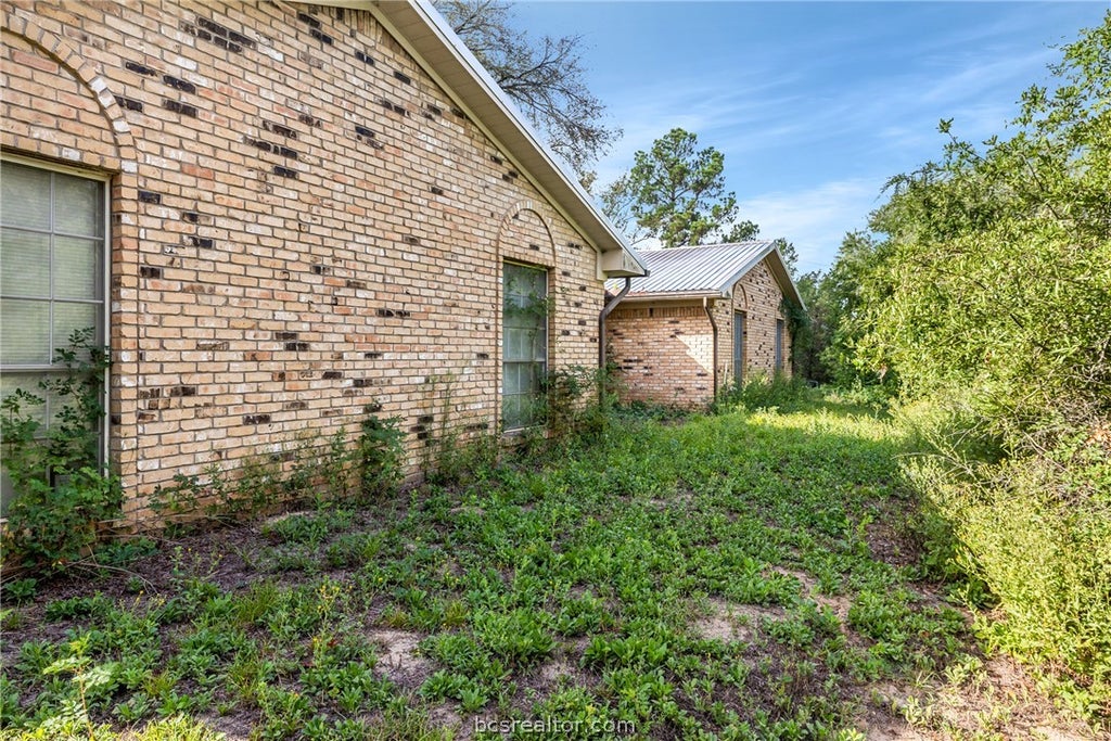 Photo of 5209 Bucksnort Road, Franklin, TX 77856 (MLS # 26011038)