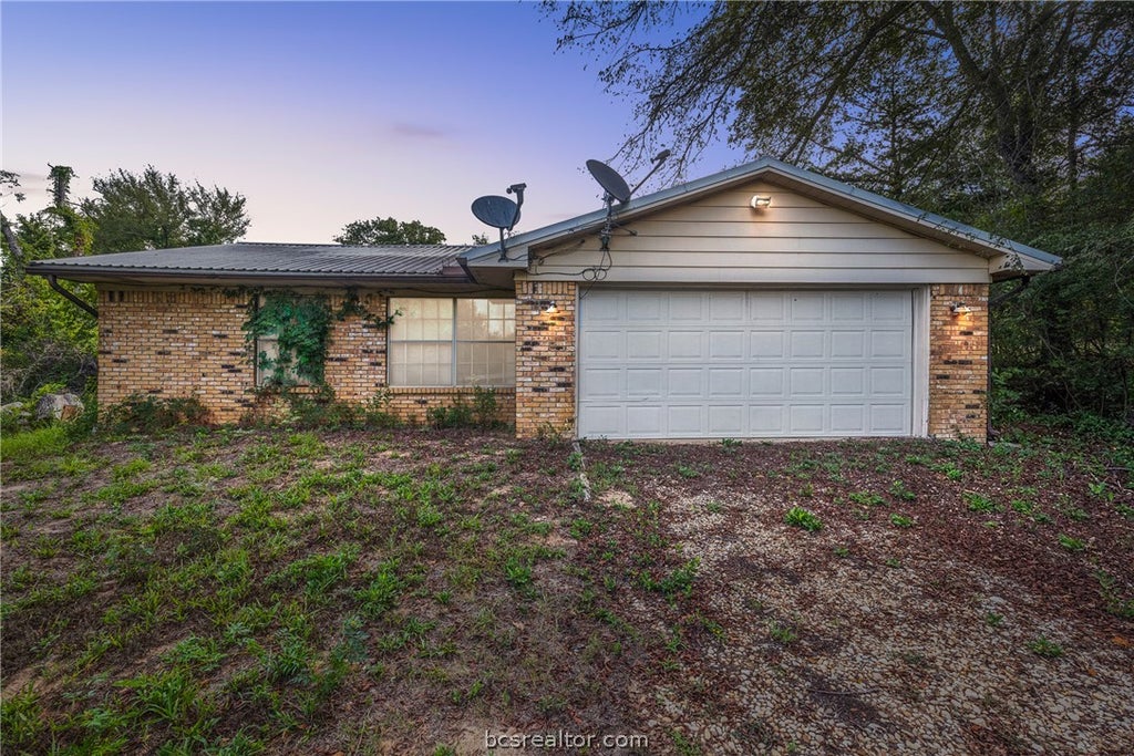Photo of 5209 Bucksnort Road, Franklin, TX 77856 (MLS # 26011038)