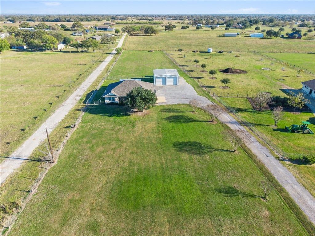 Photo of 10678 Oak Lake Road, Bryan, TX 77808 (MLS # 25012643)
