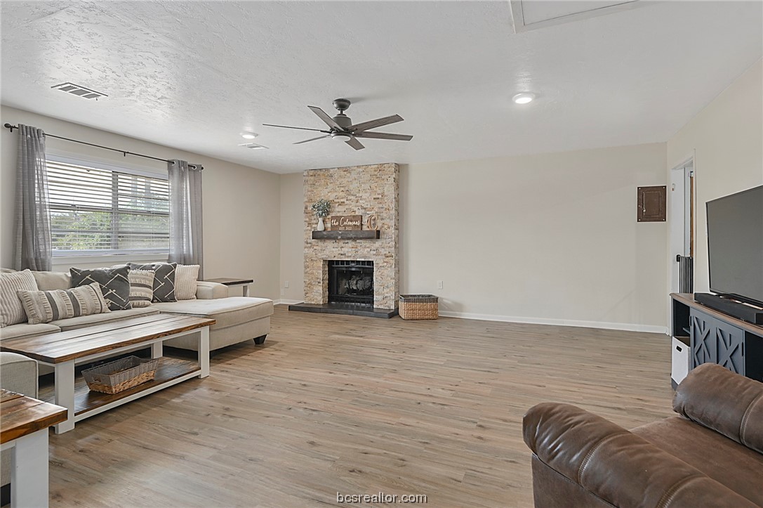 300 Bullard Street W