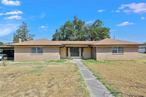 300 Bullard Street W Madisonville TX 77864