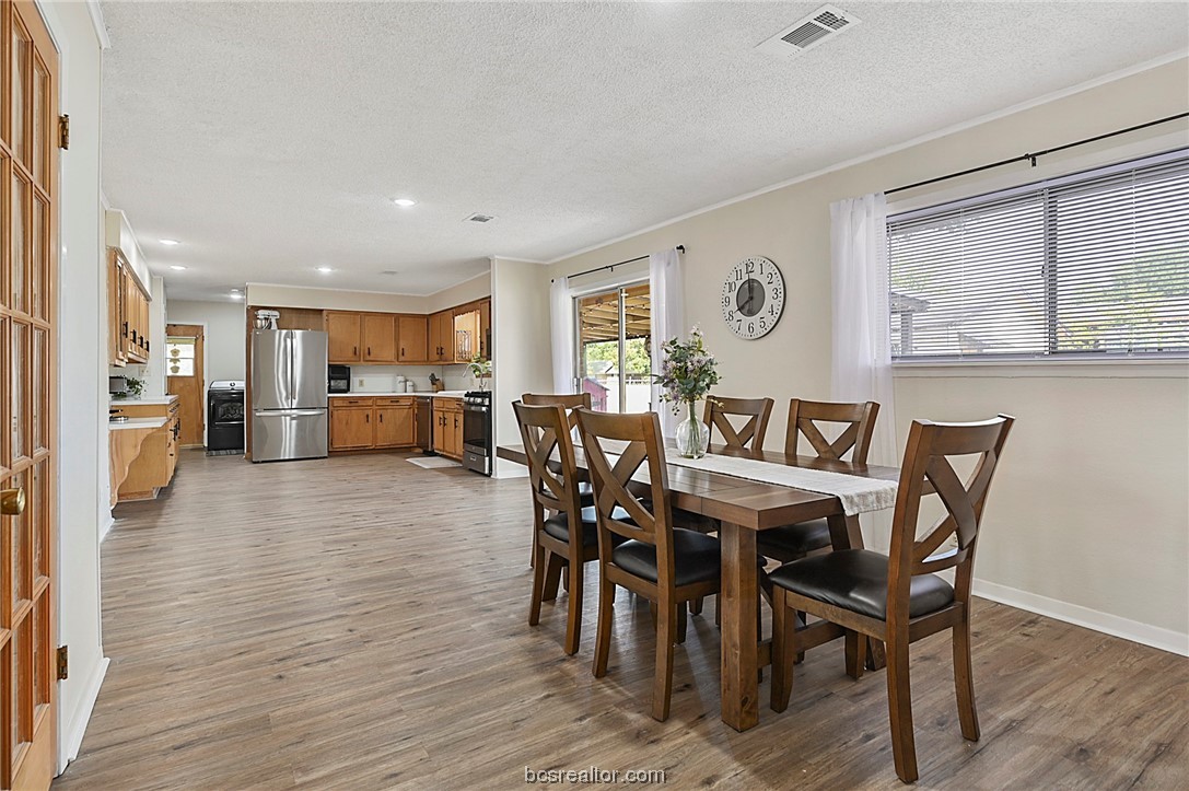 300 Bullard Street W