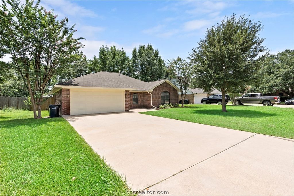 Photo of 1412 Richland Court S, College Station, TX 77845 (MLS # 26005729)