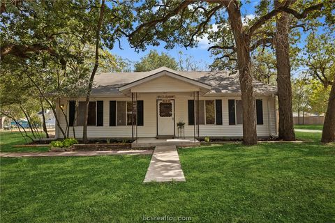 Photo of 327 12th Street, Somerville, TX 77879 (MLS # 26002331)