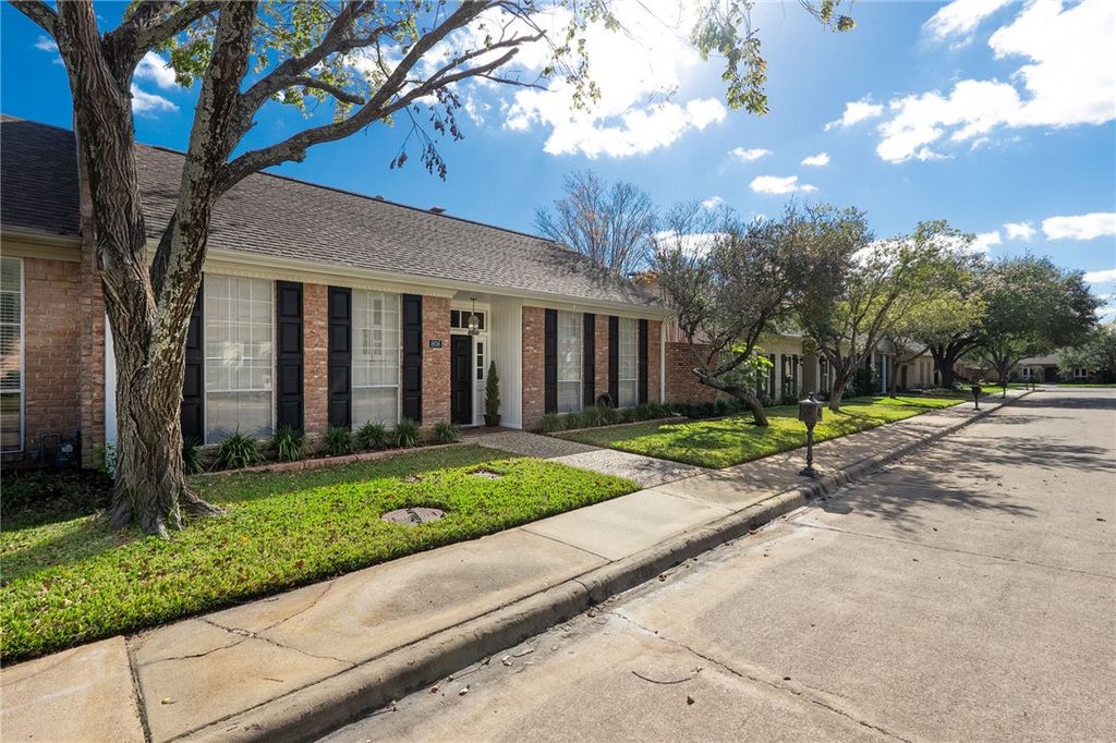 Photo of 808 Dogwood Lane, Bryan, TX 77802 (MLS # 25011990)