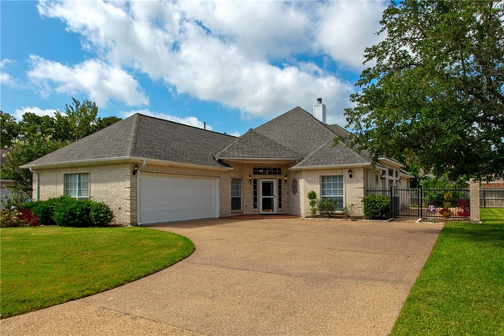 Photo of 4900 Hogan Alley ALY, College Station, TX 77845 (MLS # 26009772)