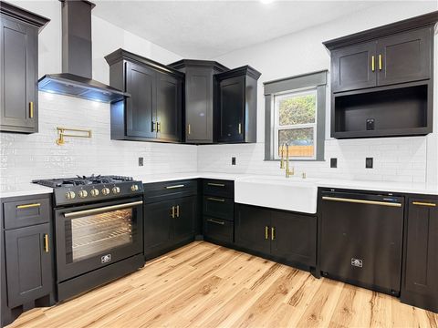 Tiny photo for 309 W 9th Street, Hearne, TX 77859 (MLS # 25010985)