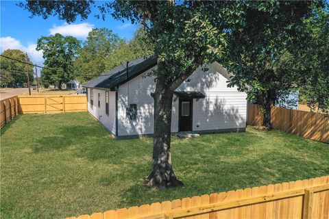 Tiny photo for 309 W 9th Street, Hearne, TX 77859 (MLS # 25010985)