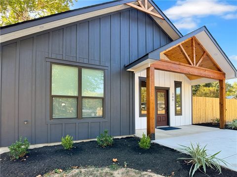 309 W 9th Street Hearne TX 77859