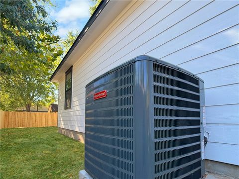 Tiny photo for 309 W 9th Street, Hearne, TX 77859 (MLS # 25010985)