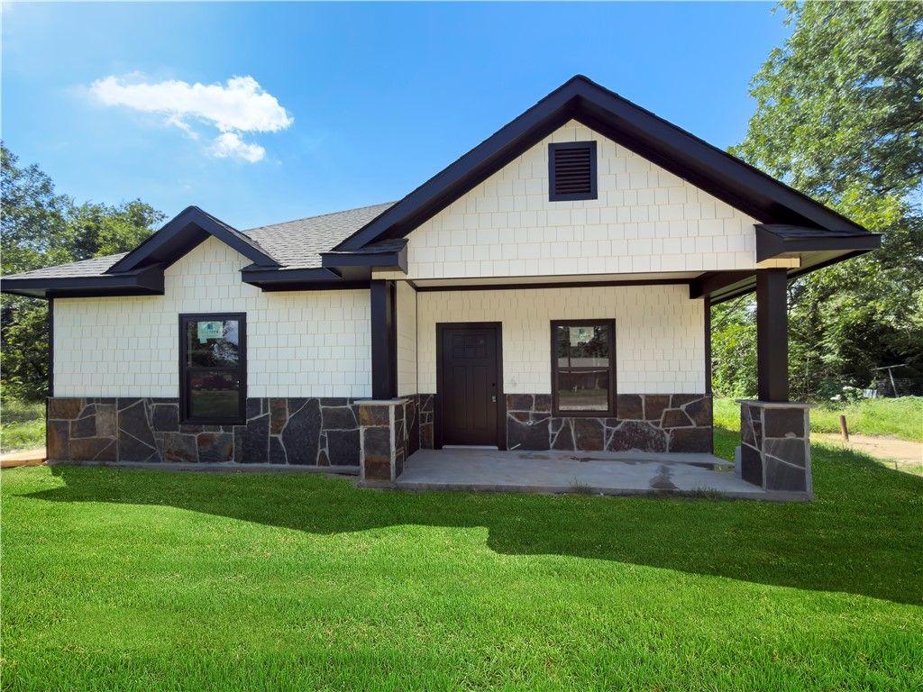 Photo of 1010 W Ninth Street, Hearne, TX 77859 (MLS # 26007038)