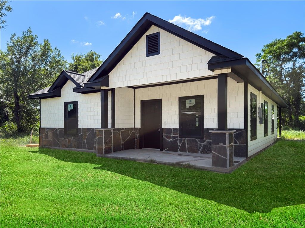 Photo of 1010 W Ninth Street, Hearne, TX 77859 (MLS # 26007038)