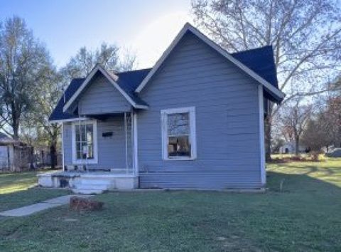 Photo of 507 Natchez Street, Hearne, TX 77859 (MLS # 26000955)