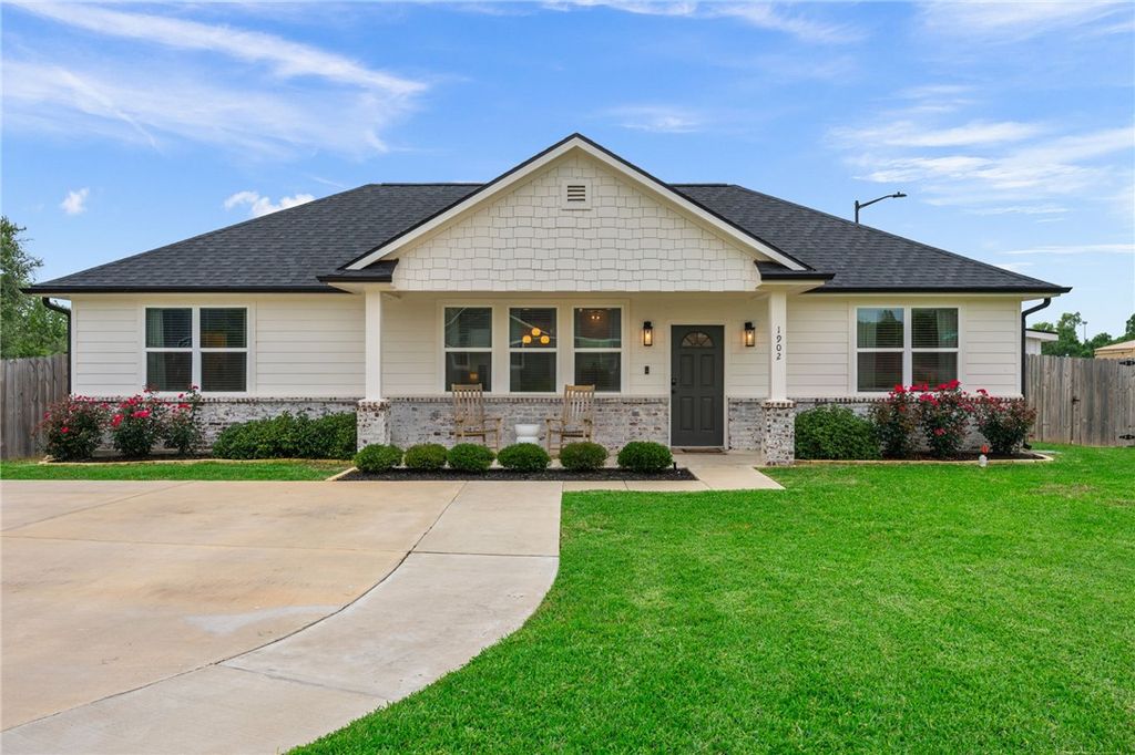 Photo of 1902 Lamona Court, Bryan, TX 77801 (MLS # 26005579)
