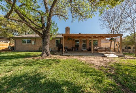 Tiny photo for 2904 River Oaks Cir, Bryan, TX 77802 (MLS # 26003800)