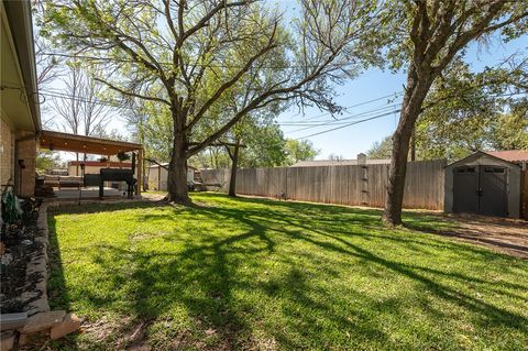 Tiny photo for 2904 River Oaks Cir, Bryan, TX 77802 (MLS # 26003800)