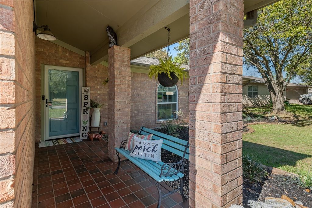 Photo of 2904 River Oaks Cir, Bryan, TX 77802 (MLS # 26003800)
