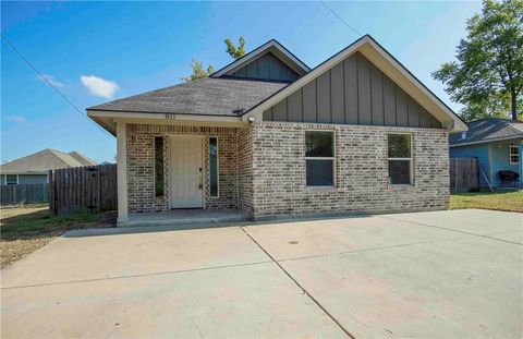 Photo of 811 Dansby Street, Bryan, TX 77803 (MLS # 25011312)